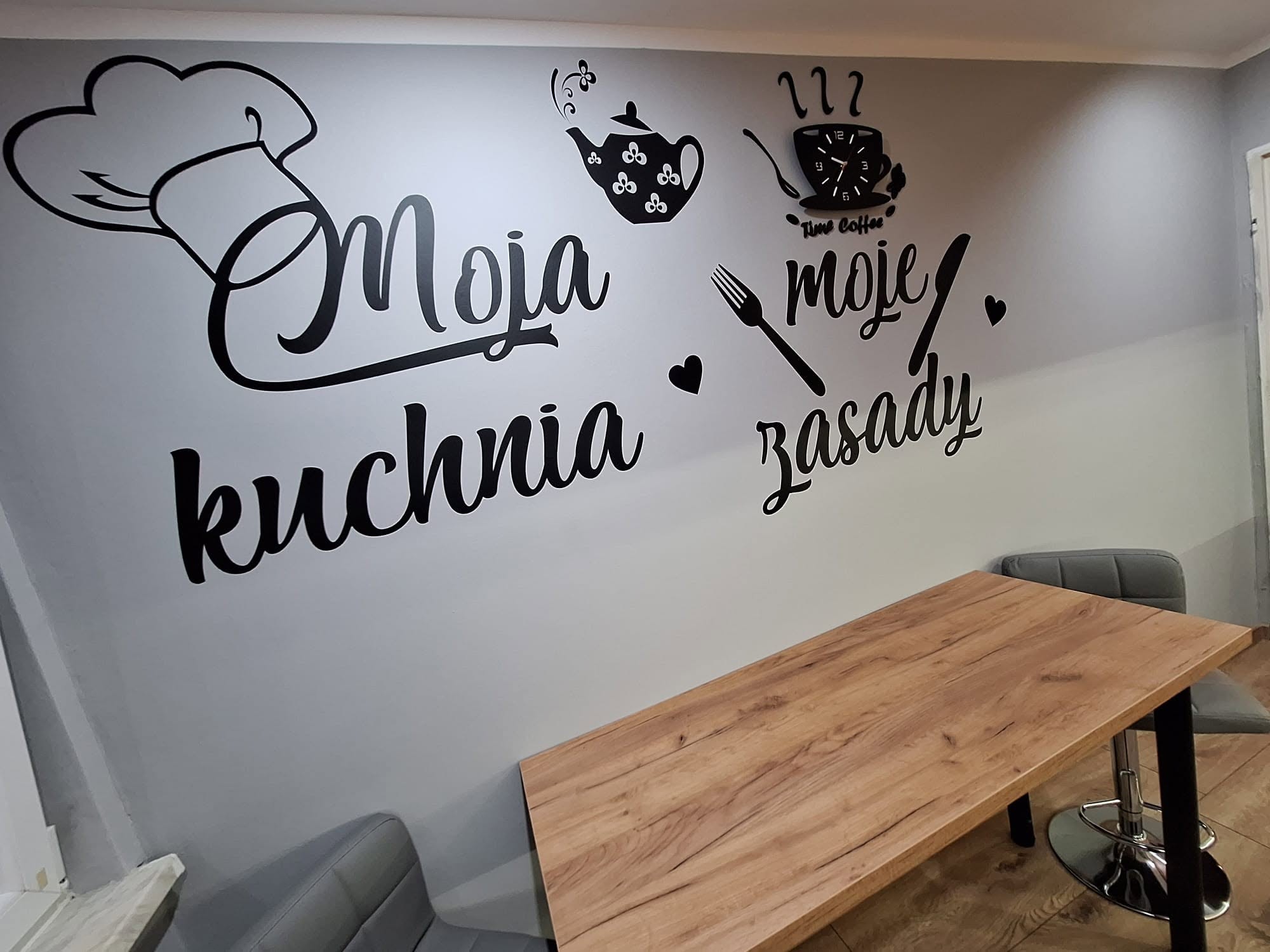 Meble łazienkowe dopasowane do skosów